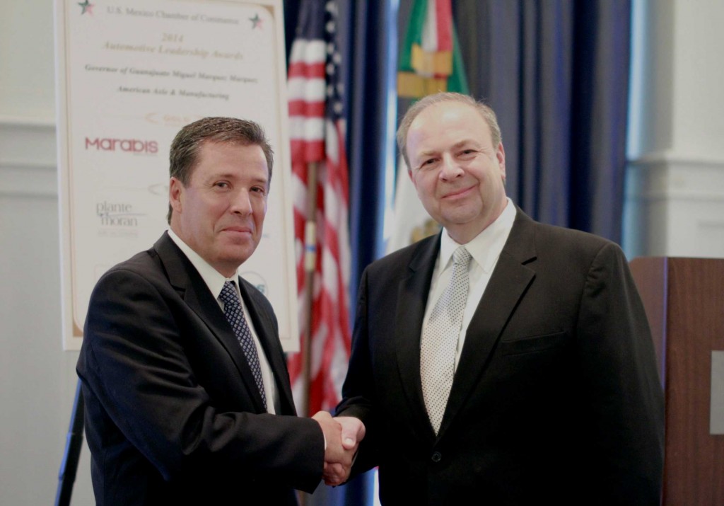 El gobernador, Miguel Márquez Márquez con el director de la empresa Witzenmann, Marvin Pisarczyk